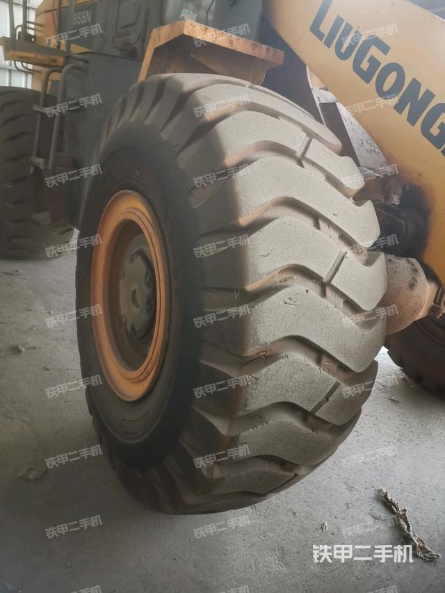 左前輪（行走機(jī)構(gòu)）