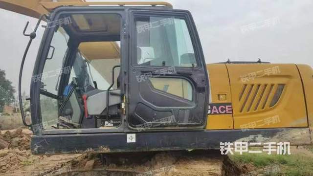 駕駛室整體(整機(jī)外觀) 駕駛室整體(整機(jī)外觀)