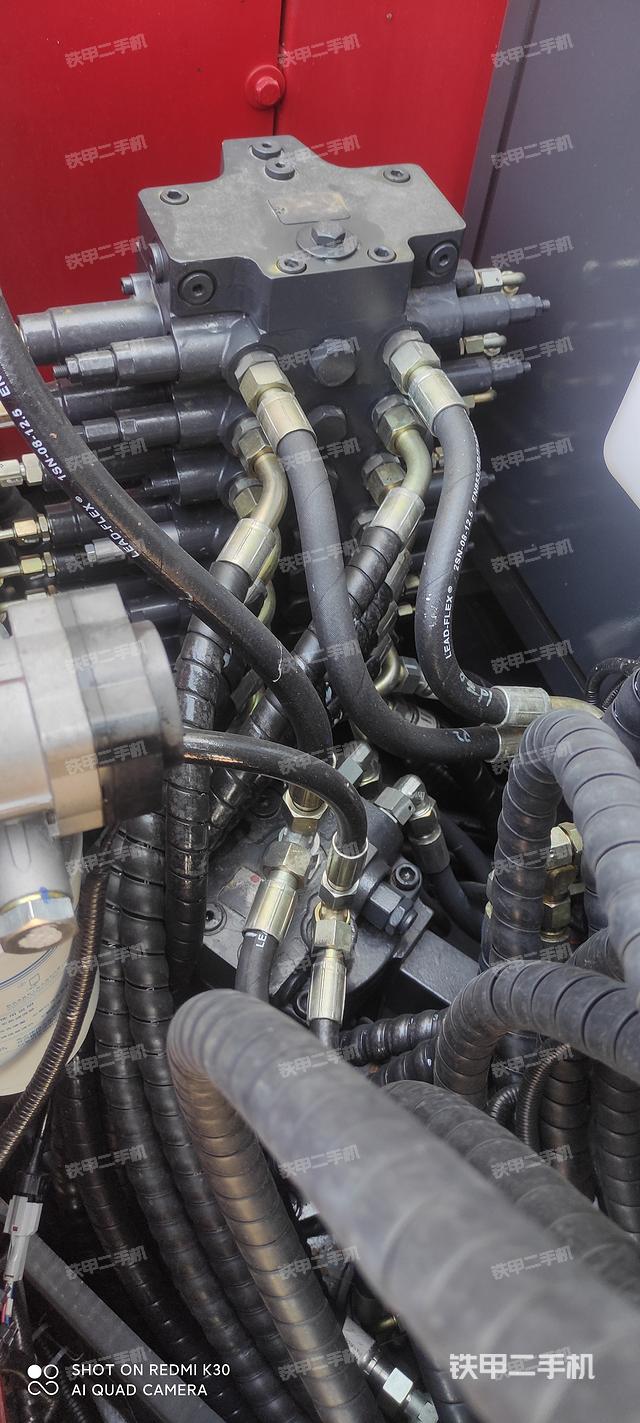 回转马达和主控阀（整机外观）