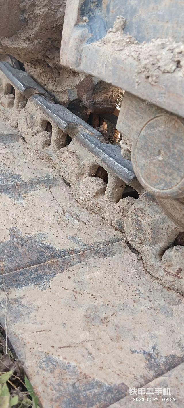 單側(cè)履帶整體(整機(jī)外觀) 單側(cè)履帶整體(整機(jī)外觀)