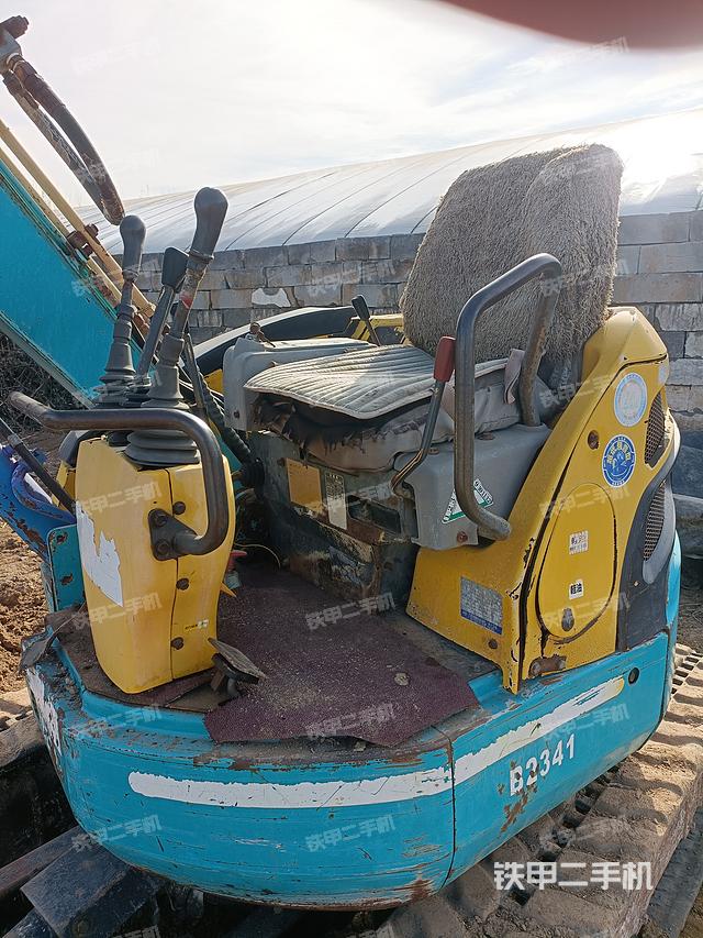 驾驶室顶部（整机外观）