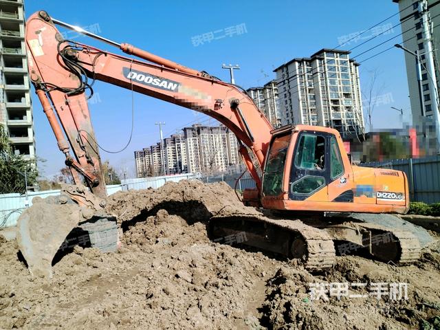 斗山DH220LC-7挖掘机