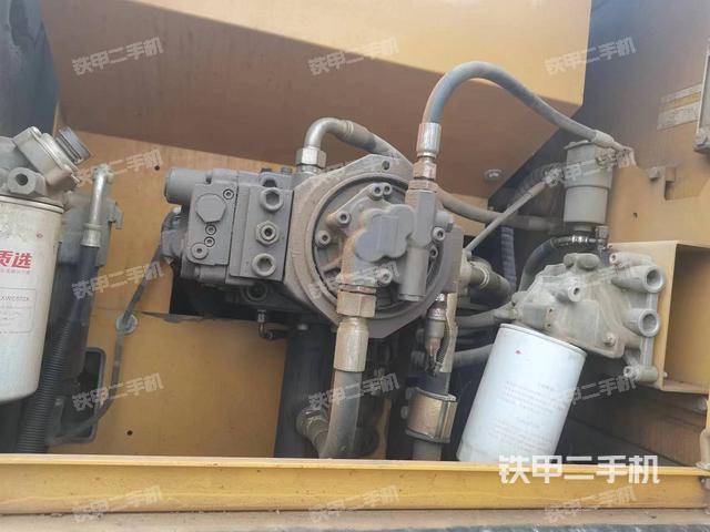 液壓泵艙室正面整體(整機(jī)外觀) 液壓泵艙室正面整體(整機(jī)外觀)