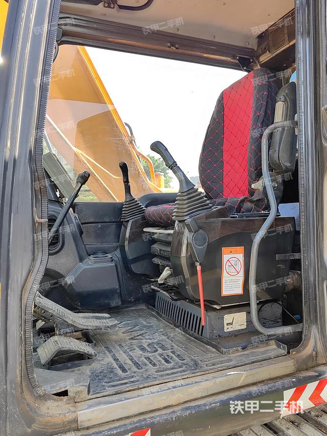 驾驶室整体（整机外观）