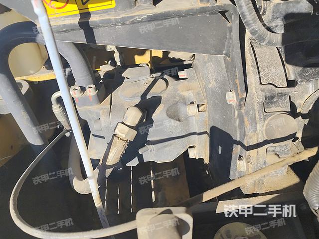 液壓泵艙室正面整體（整機(jī)外觀）