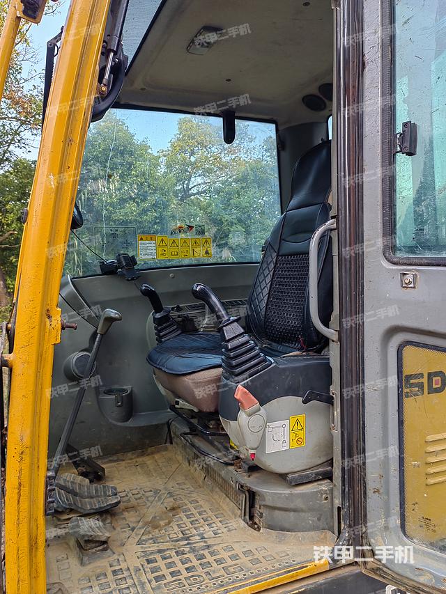 驾驶室整体（整机外观）