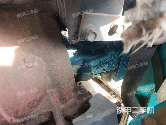 液压泵舱室正面整体（整机外观）