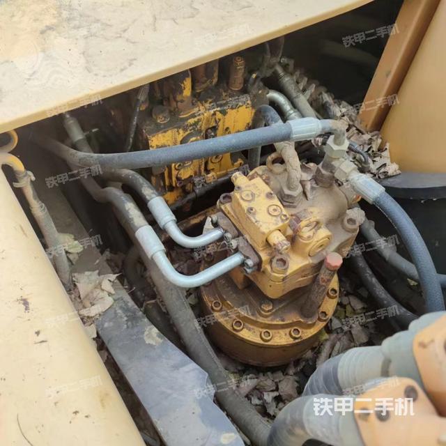 回轉(zhuǎn)馬達(dá)和主控閥(整機(jī)外觀) 回轉(zhuǎn)馬達(dá)和主控閥(整機(jī)外觀)