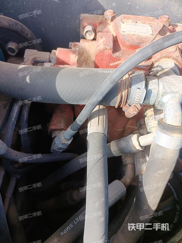 回转马达和主控阀（整机外观）