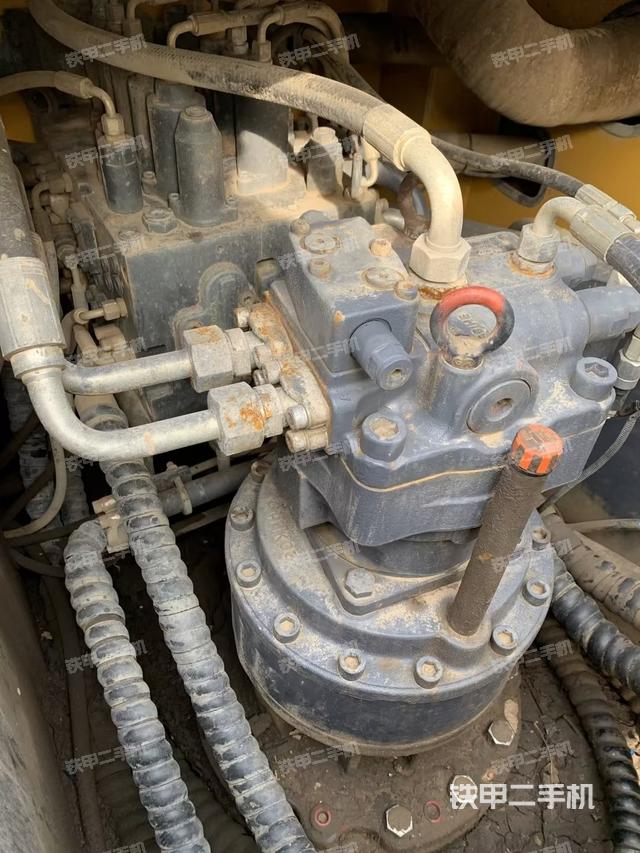 回轉(zhuǎn)馬達(dá)和主控閥(整機(jī)外觀) 回轉(zhuǎn)馬達(dá)和主控閥(整機(jī)外觀)