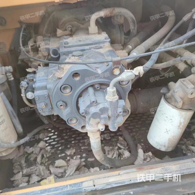 液壓泵艙室正面整體（整機(jī)外觀）