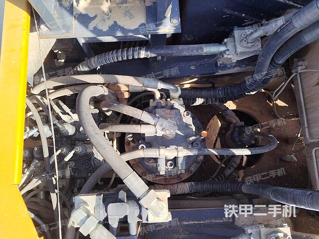 回转马达和主控阀（整机外观）