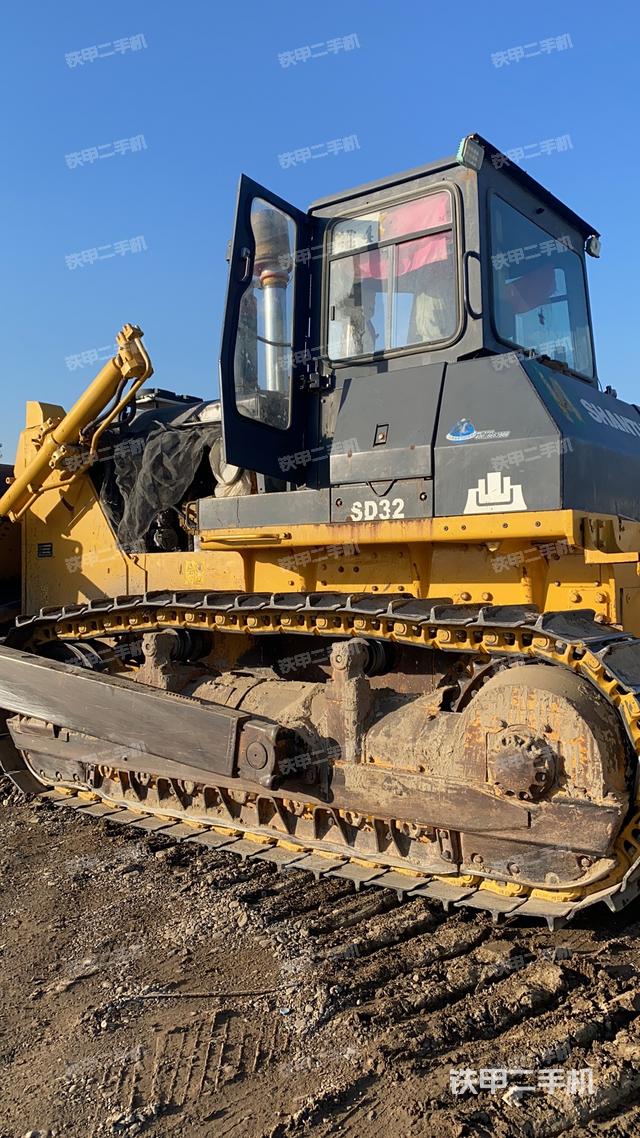 整机左侧（设备外观及核心部件）