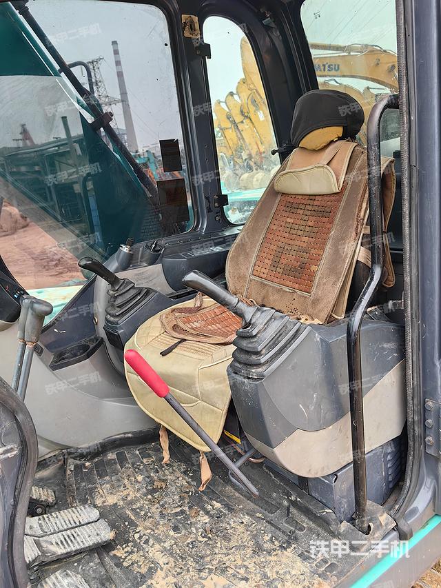 驾驶室整体（整机外观）