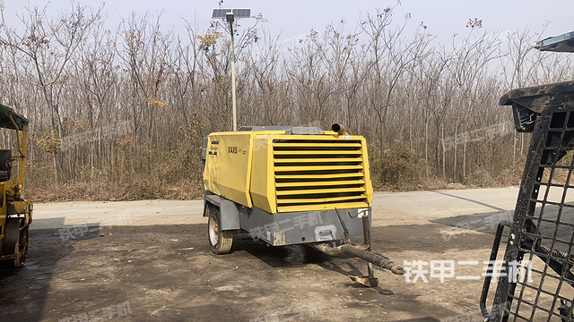 整机右侧（设备外观及核心部件）