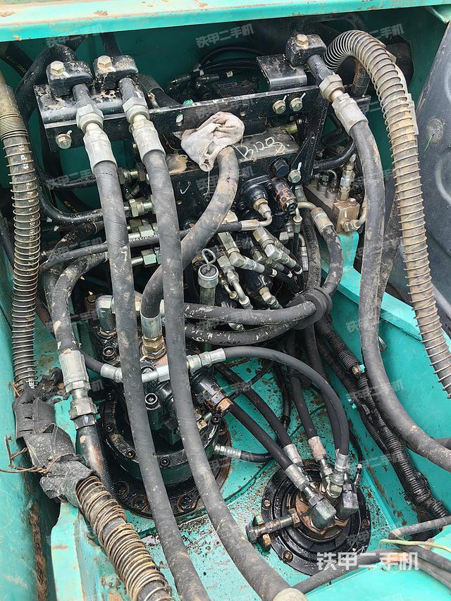 回转马达和主控阀（整机外观）