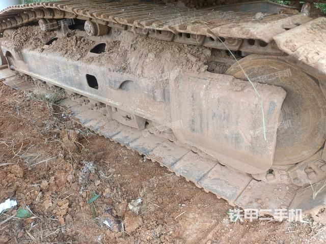 右侧履带整体(行走机构) 右侧履带整体(行走机构)