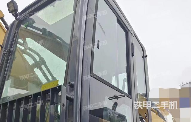 驾驶室顶部（整机外观）