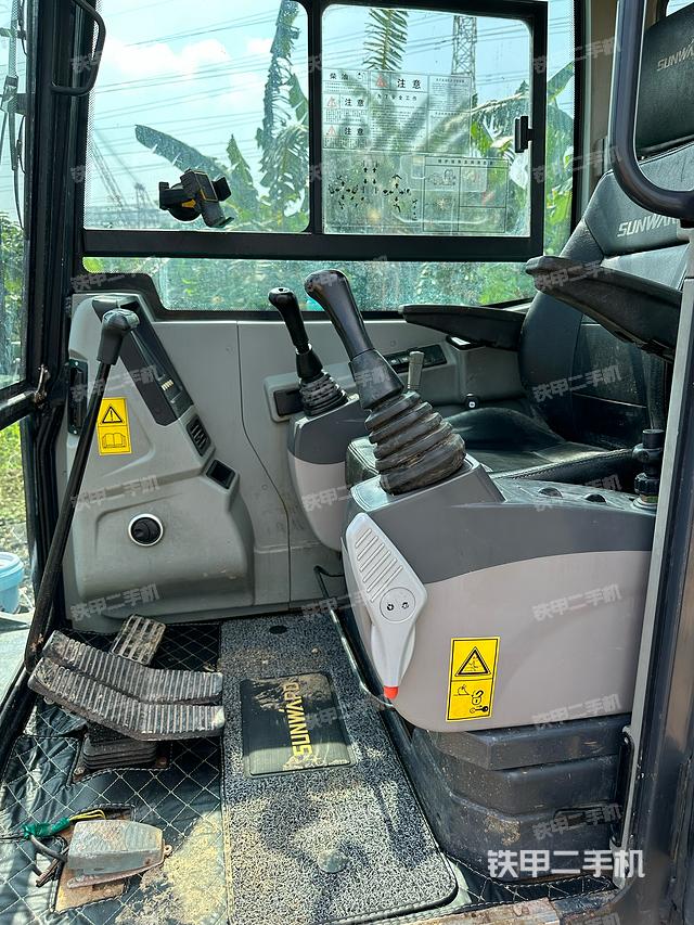 驾驶室整体（整机外观）