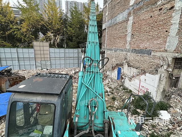 驾驶室顶部（整机外观）