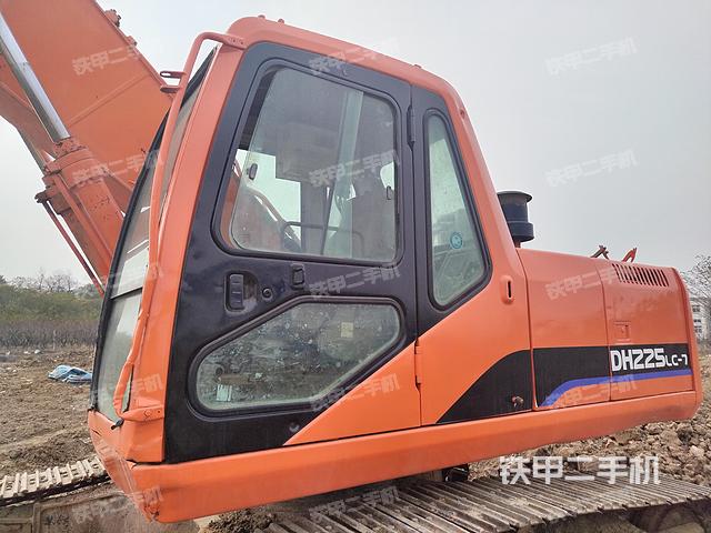 驾驶室整体（整机外观）