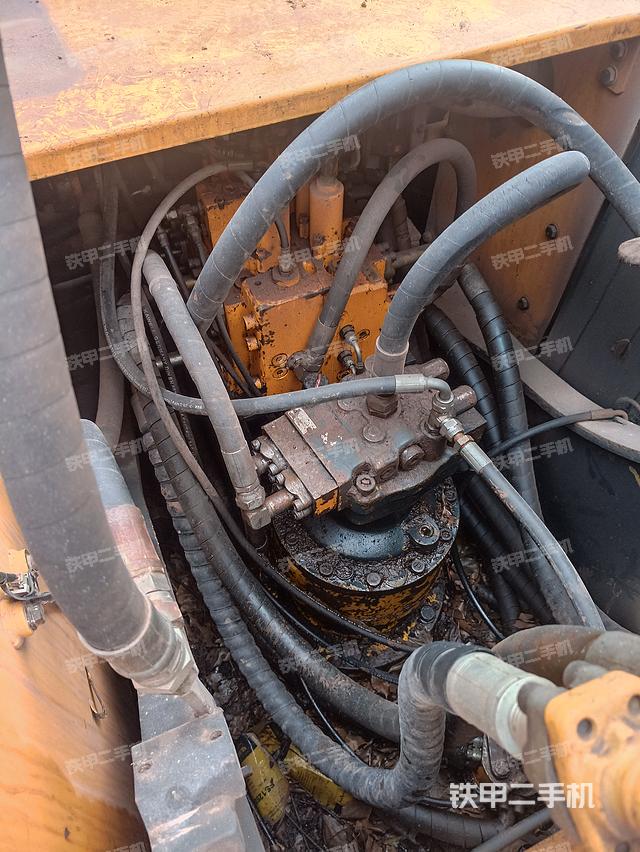 回转马达和主控阀（整机外观）