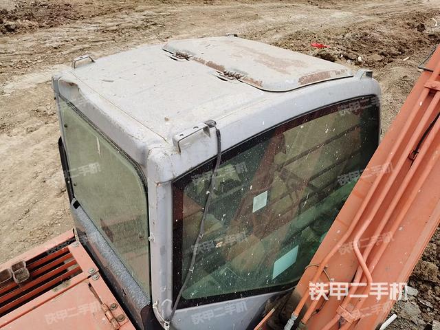 驾驶室顶部（整机外观）