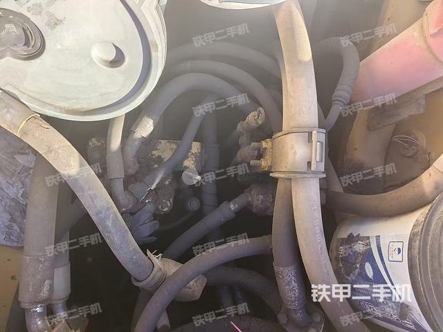 回转马达和主控阀（整机外观）