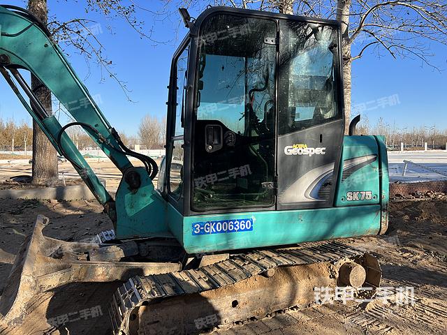 驾驶室顶部（整机外观）