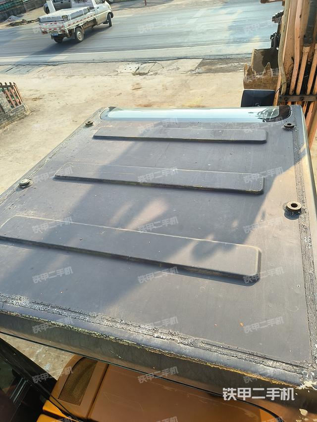 驾驶室顶部（整机外观）