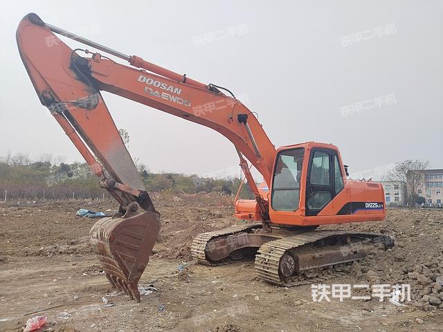 斗山DH220LC-7挖掘機(jī)