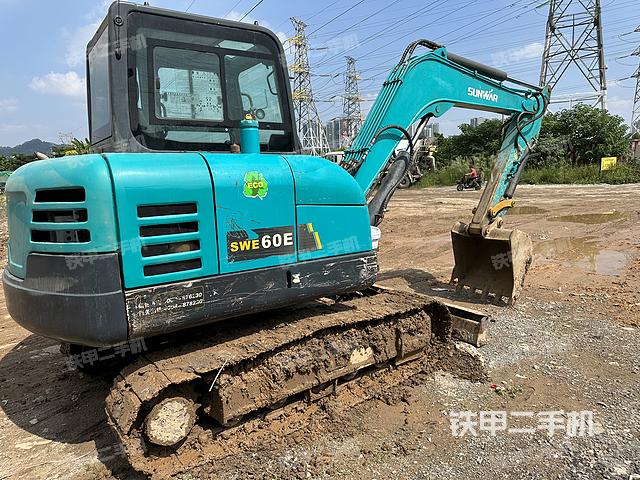 驾驶室顶部（整机外观）