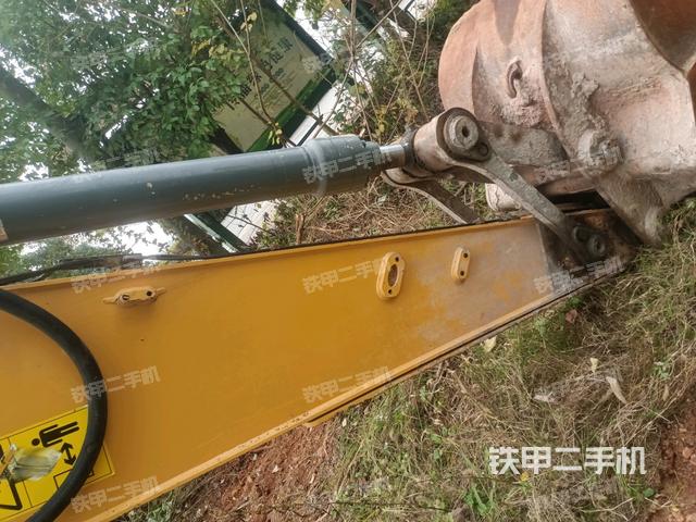 小臂整体左后(工作和回转装置) 小臂整体左后(工作和回转装置)