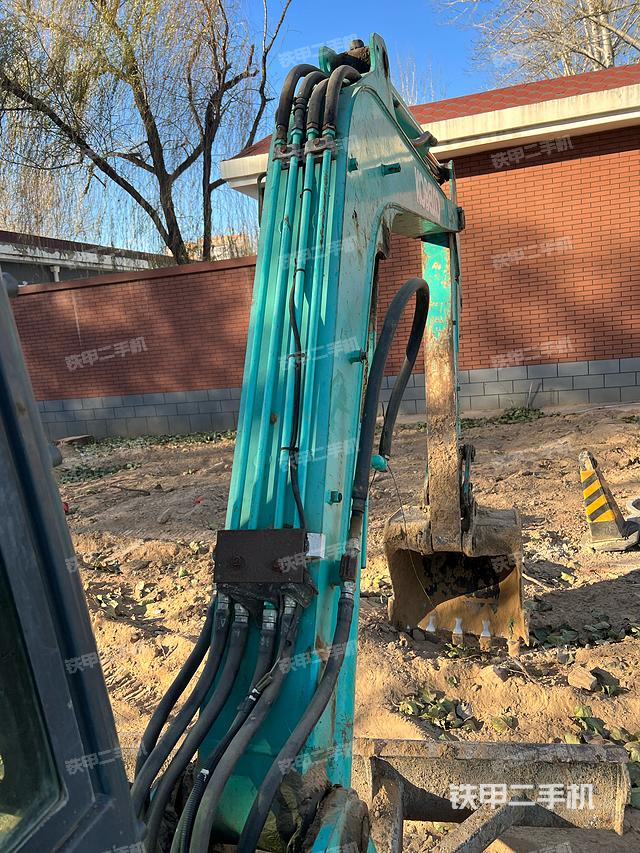 回转马达和主控阀（整机外观）