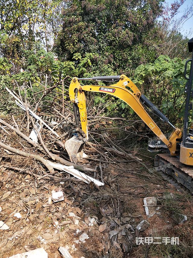 回转马达和主控阀（整机外观）