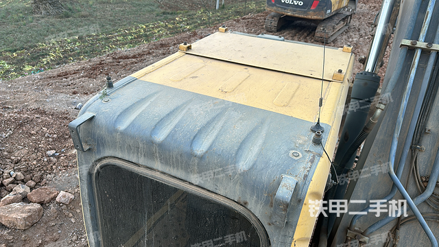 驾驶室顶部（整机外观）