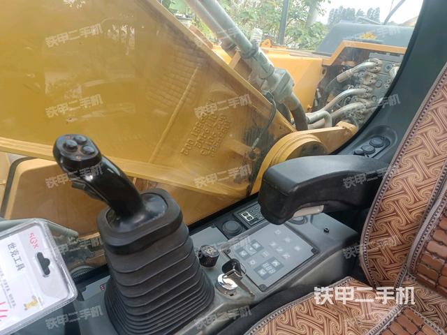 驾驶室左前45度（驾驶室部分）