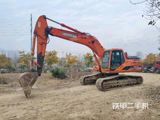 斗山DH220LC-9E挖掘机