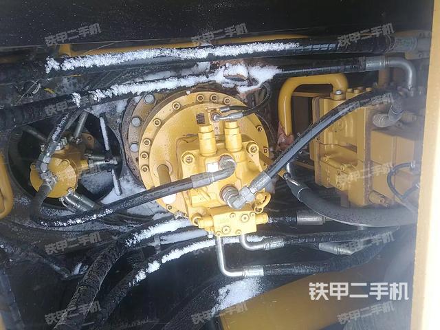 回转马达和主控阀（整机外观）