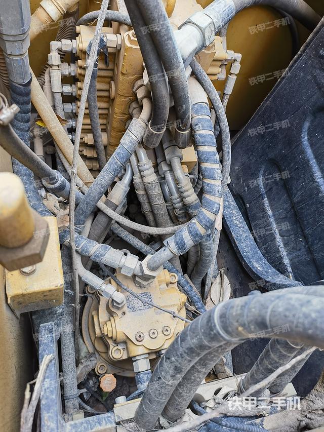 回转马达和主控阀（整机外观）