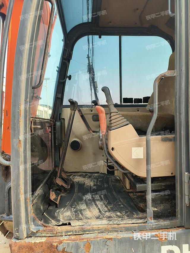 驾驶室整体（整机外观）