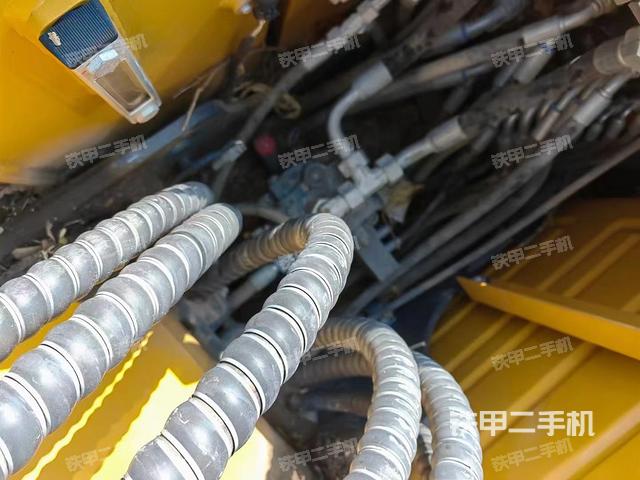 回转马达和主控阀（整机外观）