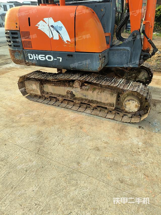 单侧履带整体（整机外观）