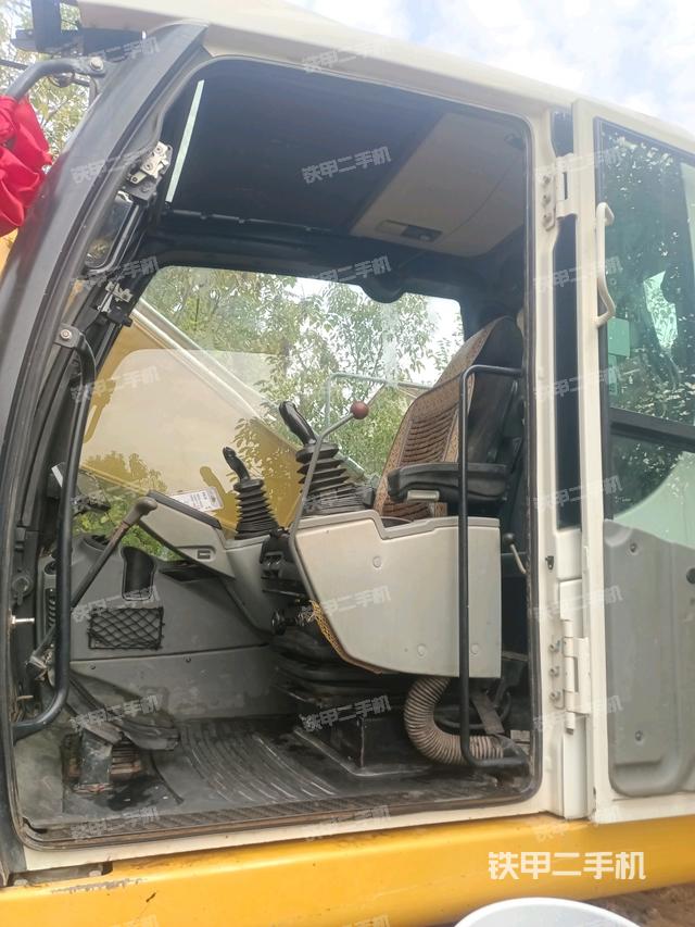 顶棚整体(驾驶室部分) 顶棚整体(驾驶室部分)