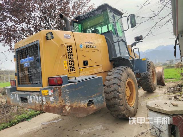 龙工LG833NG装载机的设备实拍-第3张实拍照片