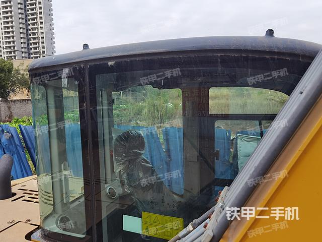 驾驶室顶部（整机外观）