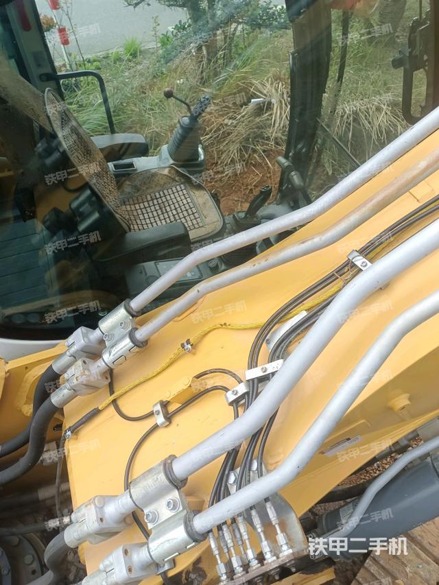 大臂背部俯视(工作和回转装置) 大臂背部俯视(工作和回转装置)