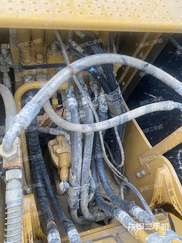 回转马达和主控阀（整机外观）