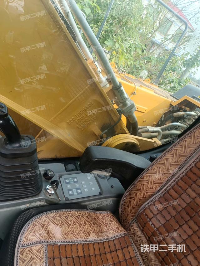 左后方玻璃角标(驾驶室部分) 左后方玻璃角标(驾驶室部分)