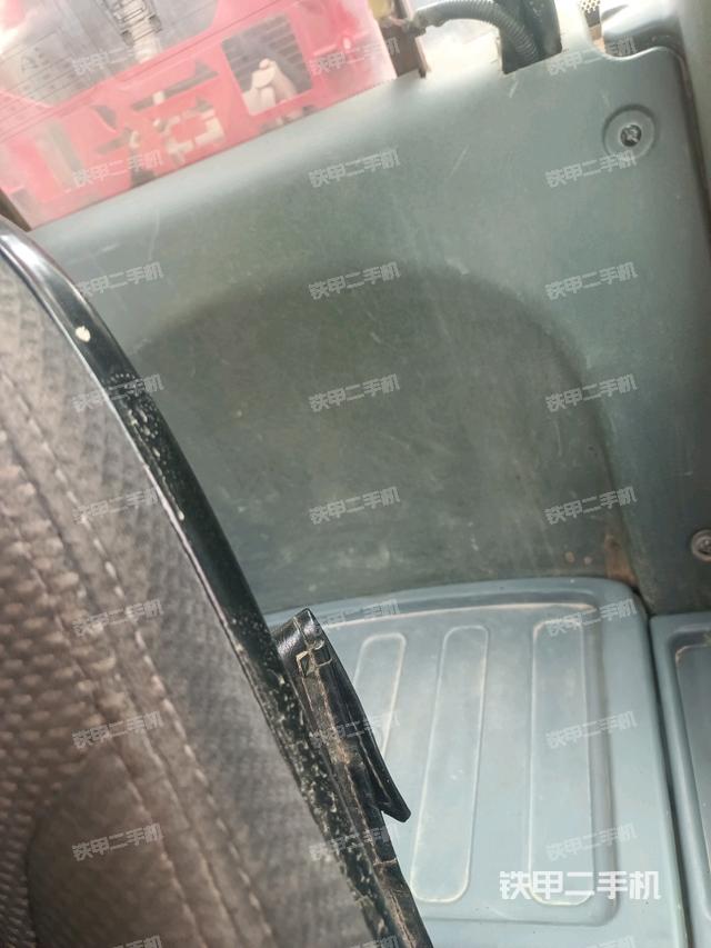 座椅后部(驾驶室部分) 座椅后部(驾驶室部分)